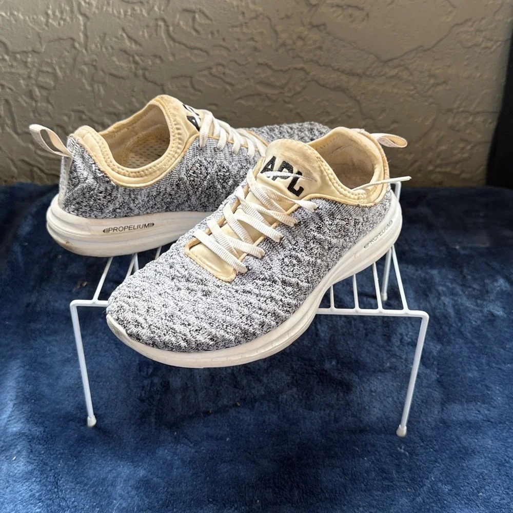 APL TechLoom Wave Women's Sneaker Size 7 Gray & Tan Shoes
